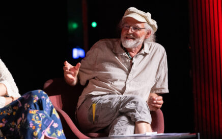Linard Bardill hosting the 2025 public event of the World Ethic Forum. Photo credit: Joel Sames.